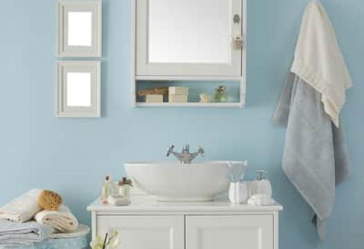 clean and tidy bathroom